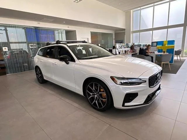 2024 Volvo V60 Recharge Plug-In Hybrid T8 Polestar Engineered