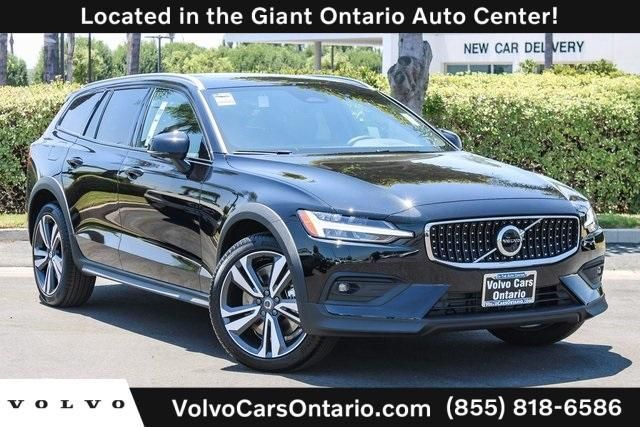 2024 Volvo V60 Cross Country B5 Plus