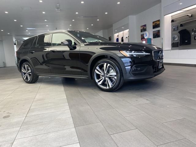 2024 Volvo V60 Cross Country B5 Plus