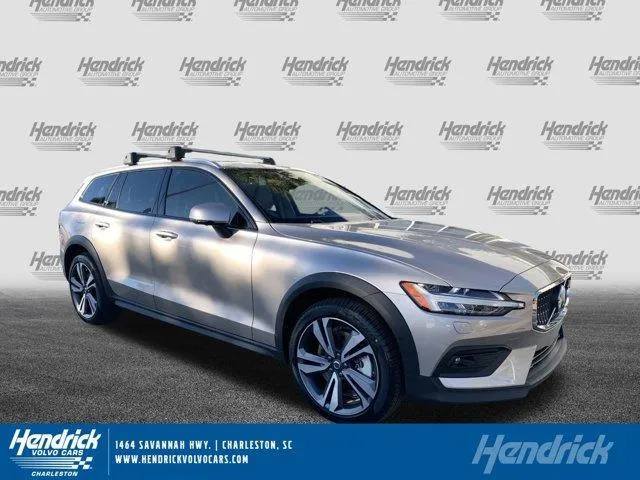 2024 Volvo V60 Cross Country B5 Plus