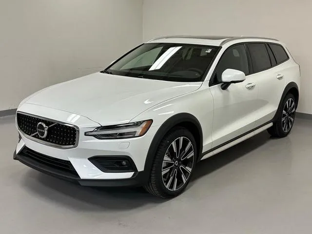 2024 Volvo V60 Cross Country B5 Ultimate
