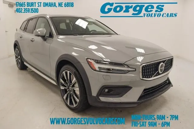 2024 Volvo V60 Cross Country B5 Ultimate