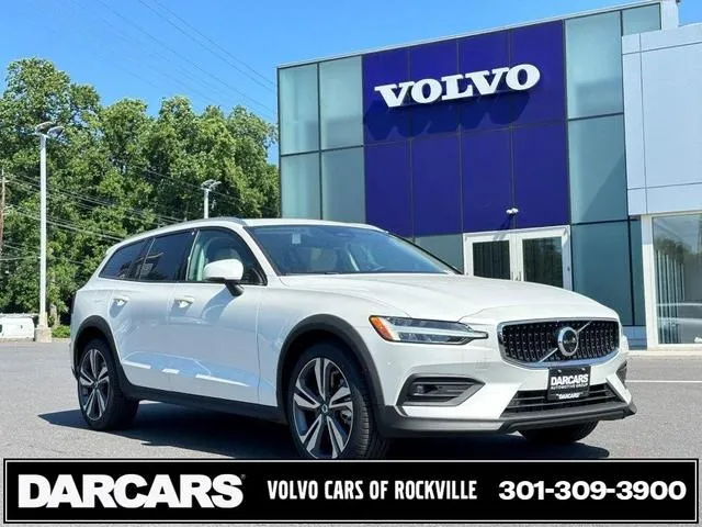 2024 Volvo V60 Cross Country B5 Plus