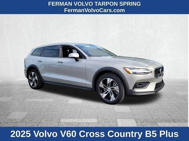 2025 Volvo V60 Cross Country B5 Plus