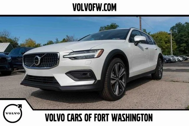 2025 Volvo V60 Cross Country B5 Plus