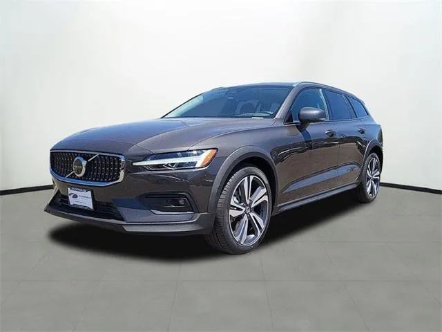2024 Volvo V60 Cross Country B5 Plus