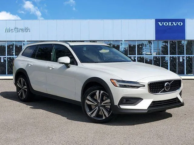 2024 Volvo V60 Cross Country B5 Plus