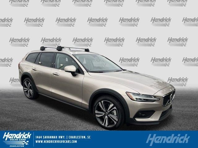 2024 Volvo V60 Cross Country B5 Plus