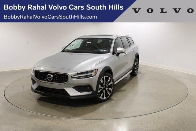 2024 Volvo V60 Cross Country B5 Ultimate