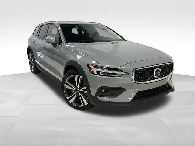 2025 Volvo V60 Cross Country B5 Plus